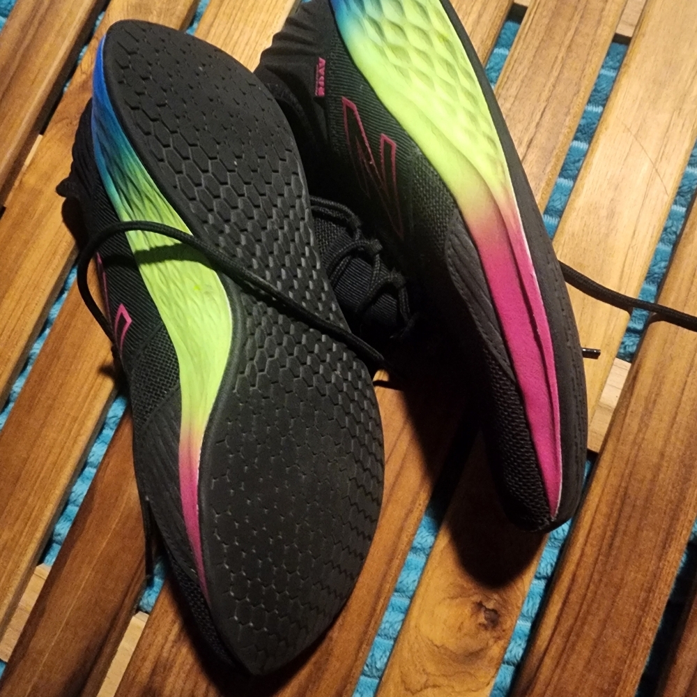 New Balance - Picture 2 of 2